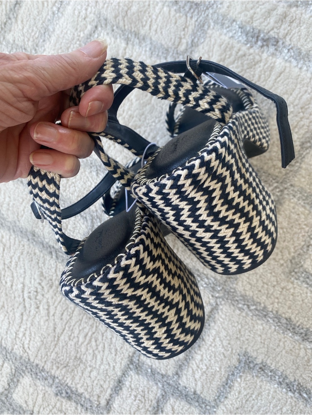 Universal Thread - Women's Madeline Woven Platform Sandal Black. 11 NWT - Picture 4 of 9